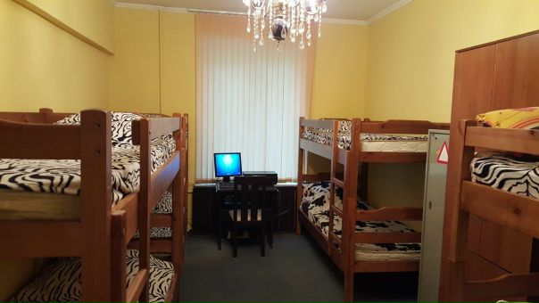 Хостел на Дмитровке ждет своих постояльцев! <br>200 метров от метро Дмитровская! <br><br>Развитая инфраструктура, кругом супермаркеты, торговые центры, кафе, рестораны, рядом ж/д станция Дмитровская и метро Дмитровская, стоматологический центр. <br>Имеется всё для комфортного проживания (указанное ниже входит в стоимость проживания): <br>- В квартире сделан качественный ремонт. <br>- Дорогие ортопедические матрасы. <br>- ТВ в гостинной. <br>- Бесплатный Wi-Fi. <br>- Влажная уборка ежедневно. <br>- Постельное белье, полотенца. <br>- Стиральная машина. <br>- Гладильные доски и утюг. <br>- 2 санузла, ванная. <br>Домашний уют и благоприятная атмосфера не оставят Вас равнодушными.<br>Стоимость проживания в месяц составляет от 8500 руб. <br>Возможно посуточное проживание – 600 руб./сут. <br><br>Ждем Вас! До встречи! <br>Конт. тел.: 8 (915) 021-51-22, Александр - фото Фото: Хостел на Дмитровке ждет своих постояльцев! <br>200 метров от метро Дмитровская! <br><br>Развитая инфраструктура, кругом супермаркеты, торговые центры, кафе, рестораны, рядом ж/д станция Дмитровская и метро Дмитровская, стоматологический центр. <br>Имеется всё для комфортного проживания (указанное ниже входит в стоимость проживания): <br>- В квартире сделан качественный ремонт. <br>- Дорогие ортопедические матрасы. <br>- ТВ в гостинной. <br>- Бесплатный Wi-Fi. <br>- Влажная уборка ежедневно. <br>- Постельное белье, полотенца. <br>- Стиральная машина. <br>- Гладильные доски и утюг. <br>- 2 санузла, ванная. <br>Домашний уют и благоприятная атмосфера не оставят Вас равнодушными.<br>Стоимость проживания в месяц составляет от 8500 руб. <br>Возможно посуточное проживание – 600 руб./сут. <br><br>Ждем Вас! До встречи! <br>Конт. тел.: 8 (915) 021-51-22, Александр