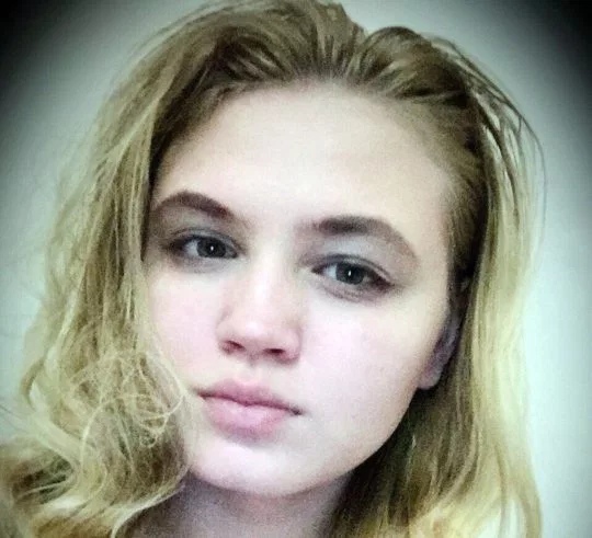 Девушка попыталась зарезать парня, потому что идентифицирует себя как вампира, а его — как вервольфа 22-летняя Екатерина Тирская из Новосибирска порезала своего случайного любовника ножом из-за